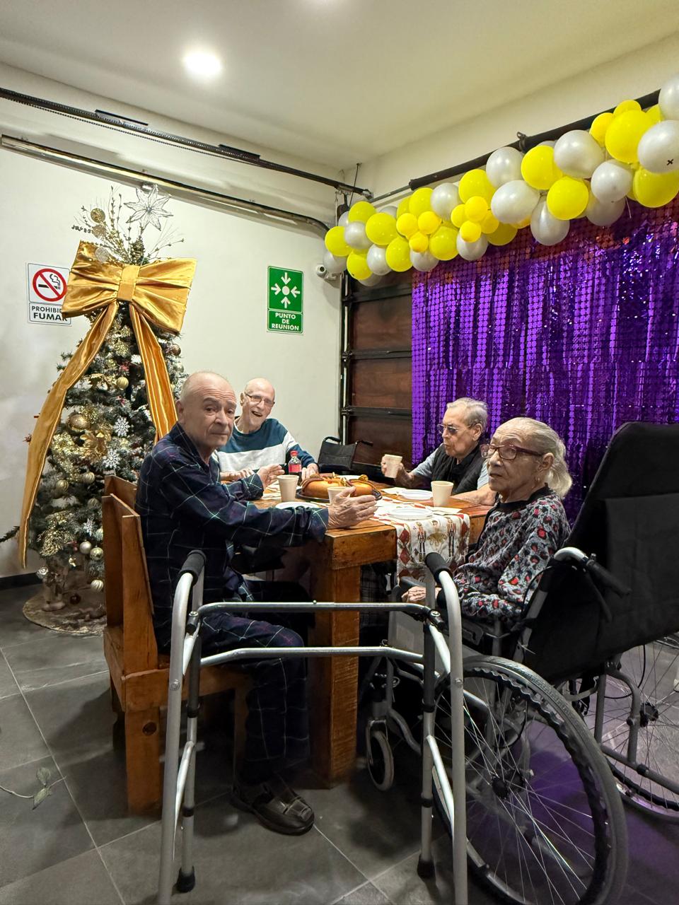 Área de comedor decorada